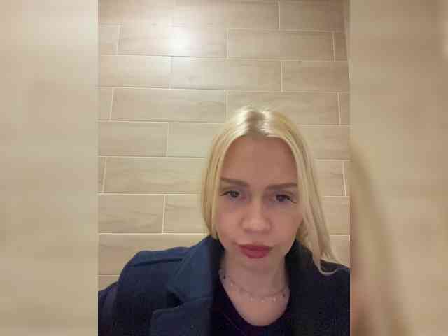 MirandaNow's chat room