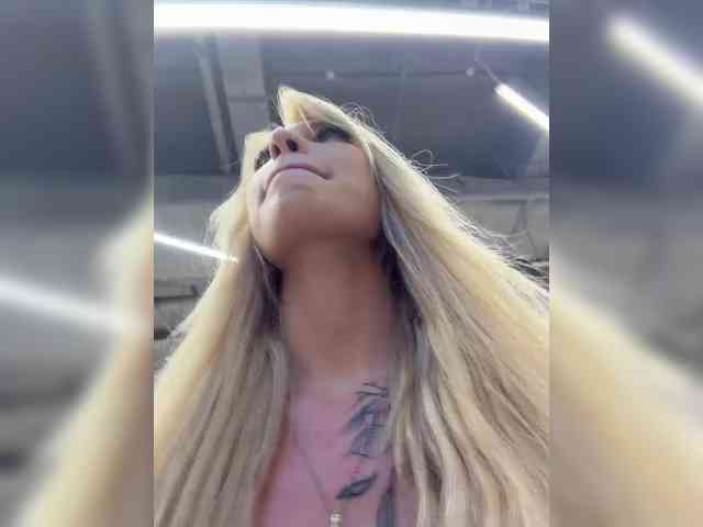 Cristi-Candy's chat room