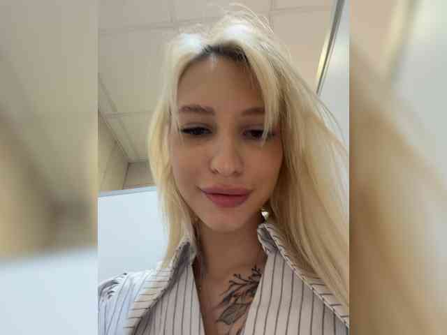 Cristi-Candy's chat room