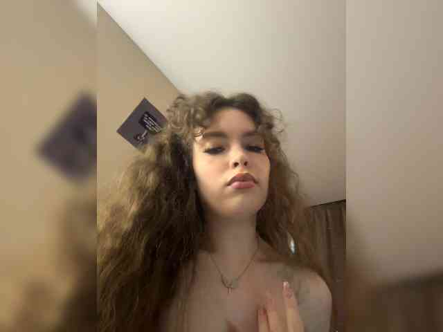 YourLadyyy's chat room