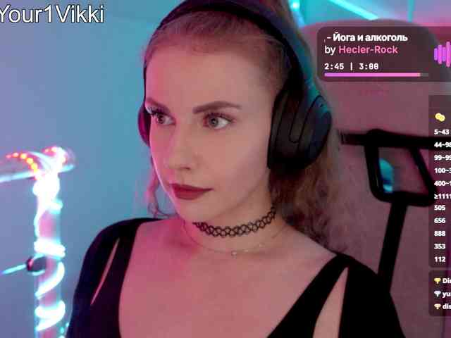 VikkiExtraCheese's chat room