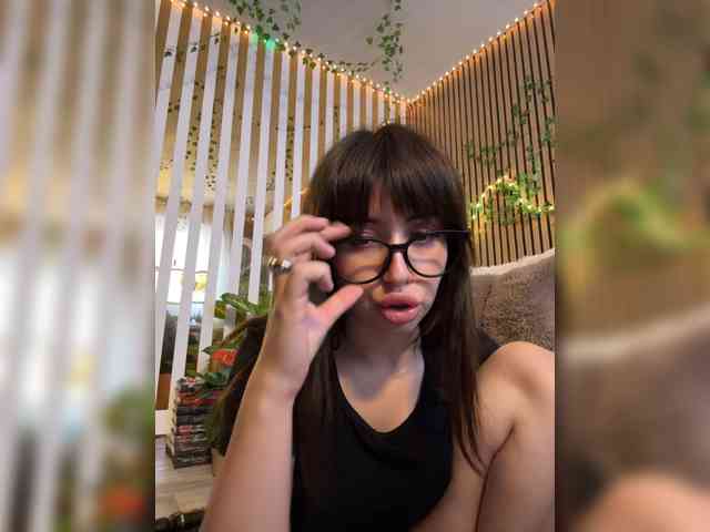-Violetttttka-'s chat room