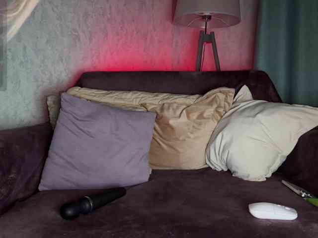 PinkFoxya's chat room