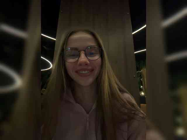 VikkiExtraCheese's chat room