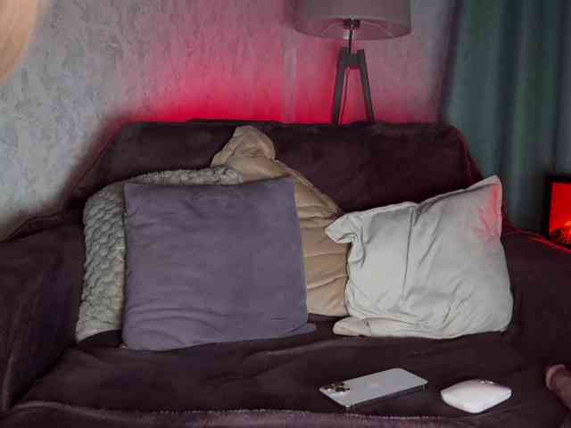 PinkFoxya's chat room