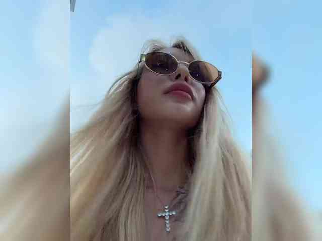 Cristi-Candy's chat room