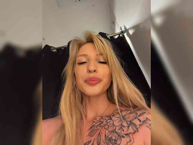 Cristi-Candy's chat room