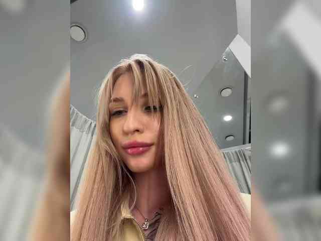 Cristi-Candy's chat room