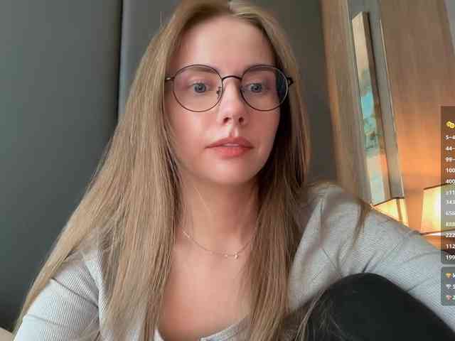 VikkiExtraCheese's chat room