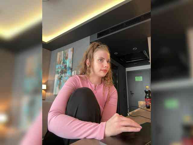 VikkiExtraCheese's chat room