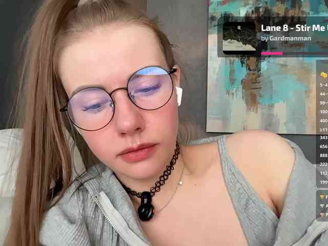 VikkiExtraCheese's chat room