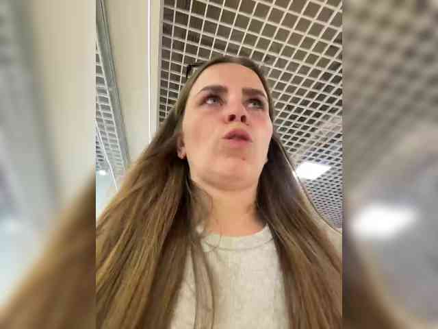 LolaSexxx's chat room