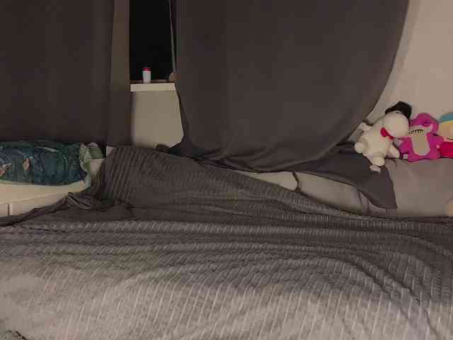 Z0mb1el0ll1's chat room