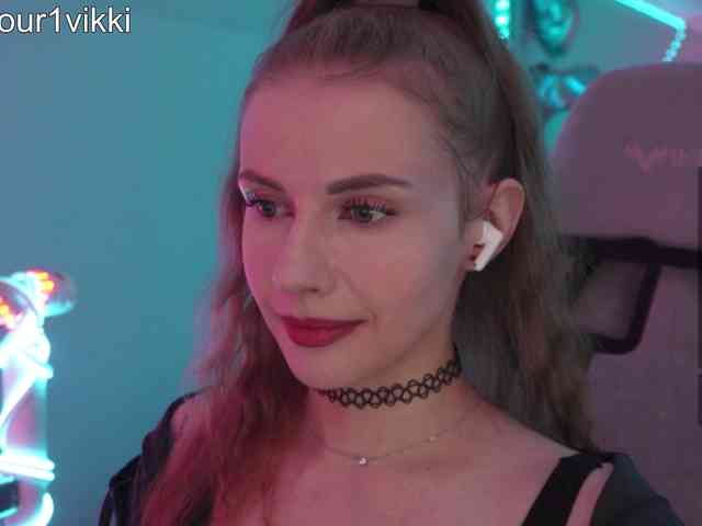VikkiExtraCheese's chat room