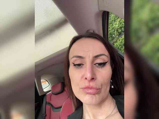 _AnnaMaria_'s chat room