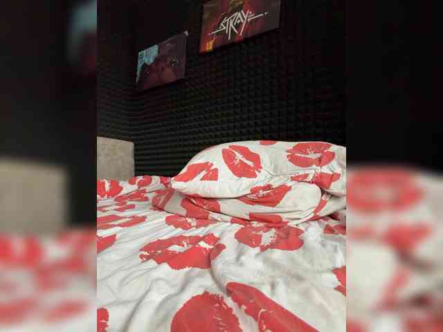 StrawberryGirl-'s chat room