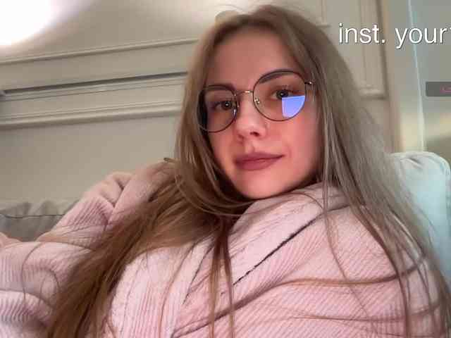 VikkiExtraCheese's chat room