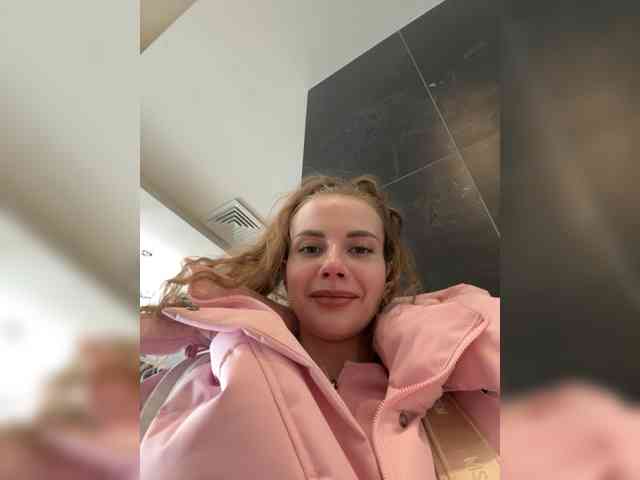 VikkiExtraCheese's chat room