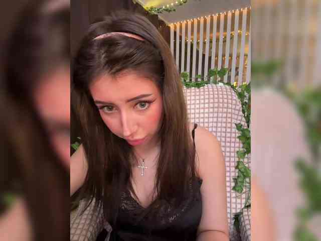 -Violetttttka-'s chat room