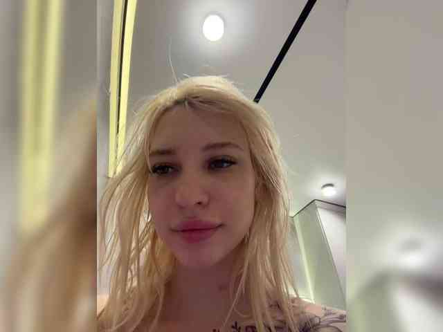 Cristi-Candy's chat room