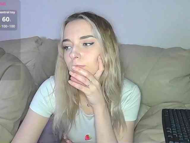 Almondmilka's chat room