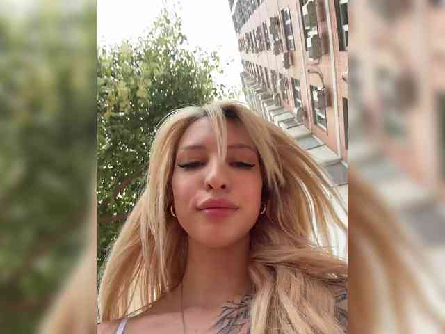 Cristi-Candy's chat room