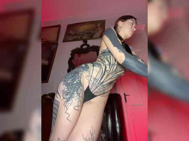 LINA69FEMDOM's chat room