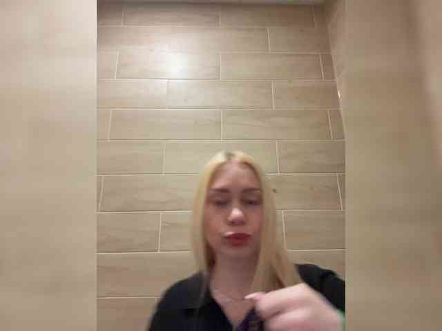 MirandaNow's chat room