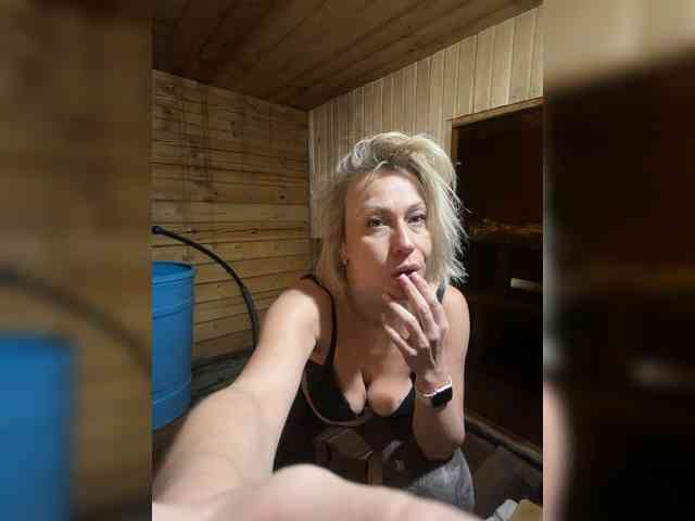 Milfa_hot's chat room