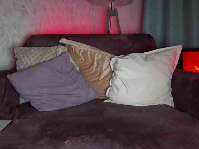 PinkFoxya's chat room