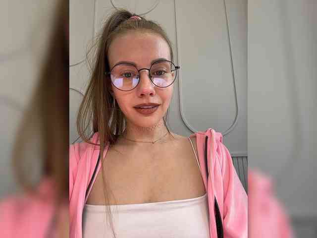 VikkiExtraCheese's chat room