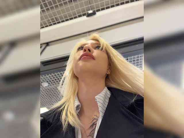 Cristi-Candy's chat room
