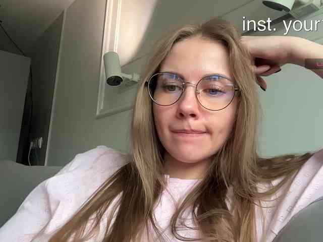 VikkiExtraCheese's chat room