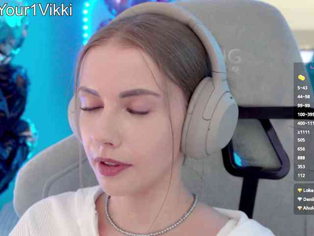 VikkiExtraCheese's chat room