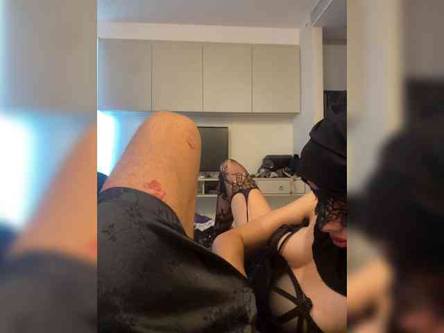 hiddenCrazySlut's chat room