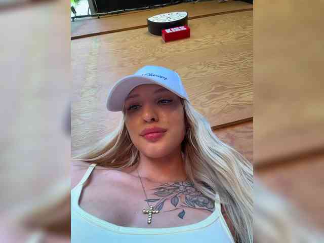 Cristi-Candy's chat room