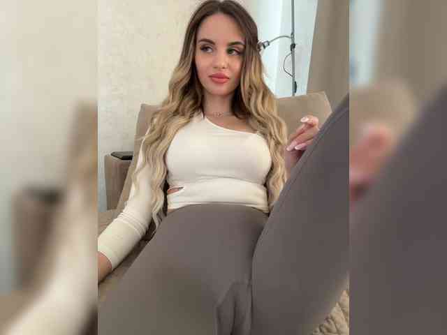 LedyMiya's chat room