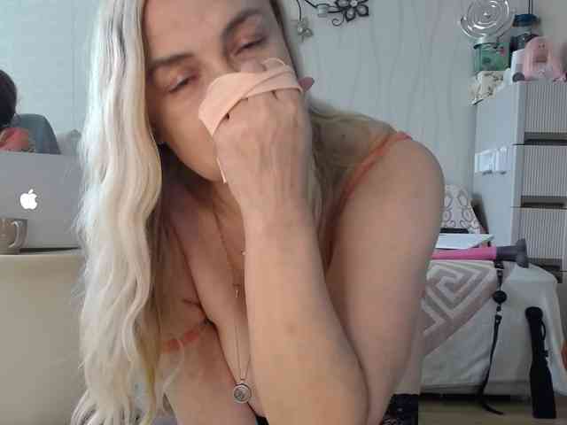 Kamila5555555's chat room
