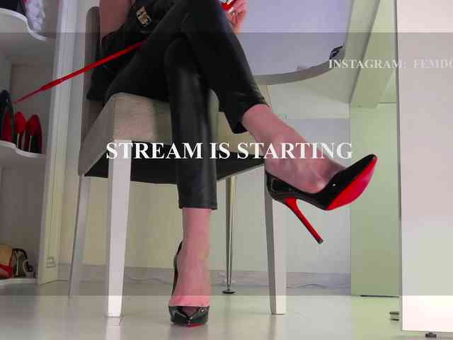 Femdomheels's chat room