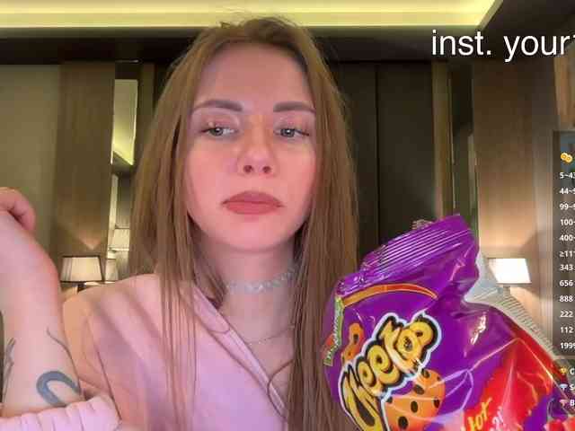 VikkiExtraCheese's chat room