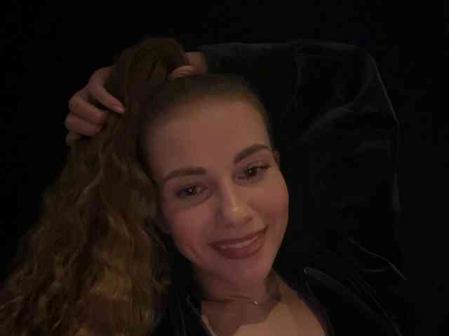 VikkiExtraCheese's chat room
