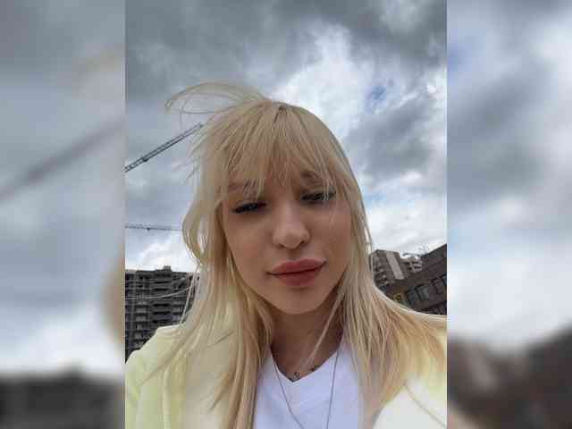 Cristi-Candy's chat room