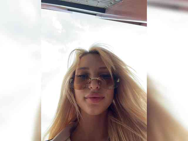 Cristi-Candy's chat room