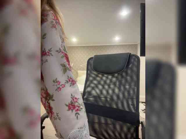 Milf_Zabava's chat room