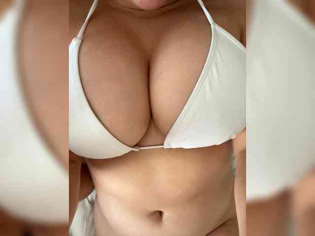 Cherry69Kiss's chat room