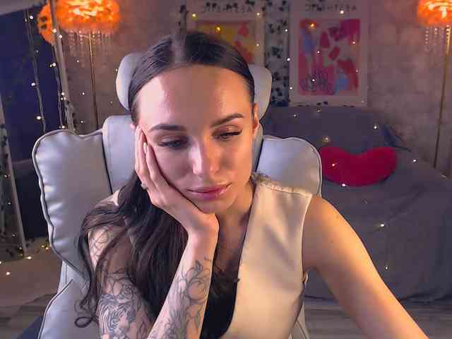 NicoleMerz's chat room