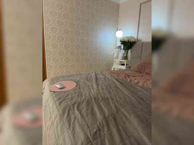 VICTORIA_'s chat room