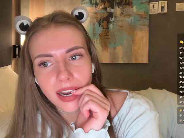 VikkiExtraCheese's chat room