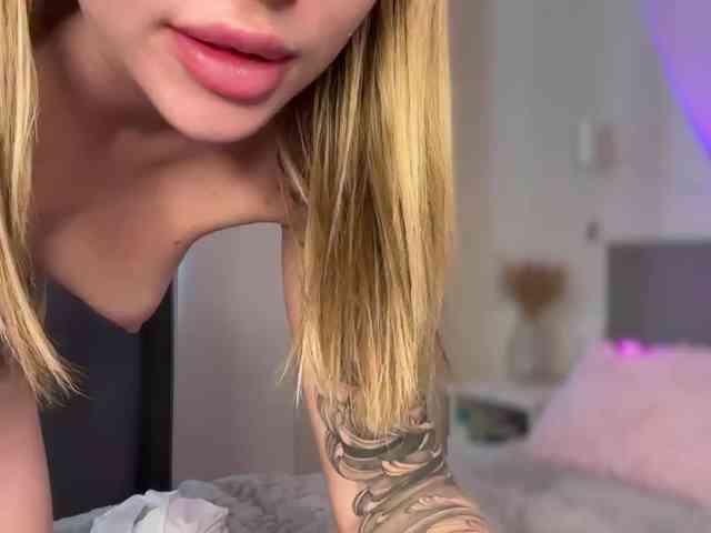 SquirtalPussy's chat room