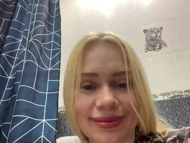 MirandaNow's chat room